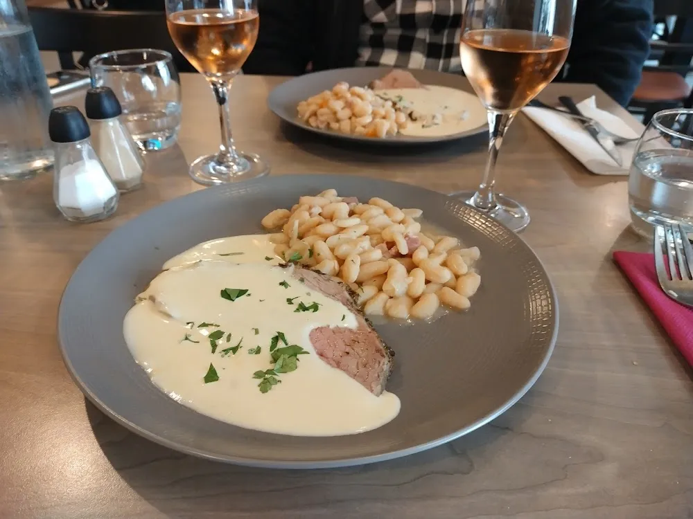 Rôti de Veau Sauce Moutarde Et Mogettes